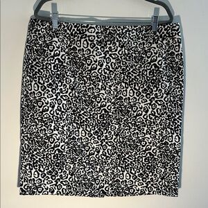 Ann Taylor, Women’s Size 16 Black and White Animal Print Pencil Skirt